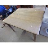 SQUARE OAK TABLE WITH SQUARE SUPPORTS 77 CM TALL Condition Report: Top: 107 x