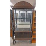 LATE 20TH CENTURY MAHOGANY SHOP DISPLAY CASE ON SHAPED SUPPORTS 220CM TALL Condition