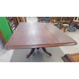 19TH CENTURY MAHOGANY DINING TABLE ON CENTRE COLUMN - 158CM LONG,