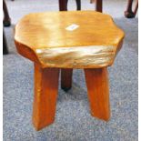 ARTS & CRAFTS OAK 3 LEGGED STOOL WITH TABLE FOR WANDERWOOD 33 CM TALL