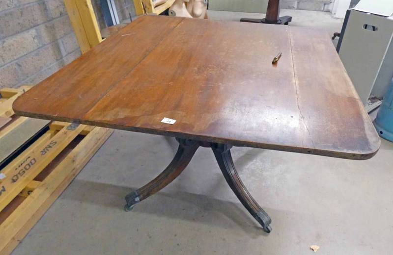 19TH CENTURY MAHOGANY SQUARE TOPPED BREAKFAST TABLE 112 CM WIDE Condition Report: