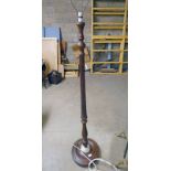 MAHOGANY STANDARD LAMP WITH REEDED COLUMN Condition Report: Needs rewired,