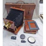 MAHOGANY AND BRASS PLATE CAMERA WM HUME, SCIENTIFIC INTSRUMENT MAKER, EDINBURGH WITH A PARIS R.R.