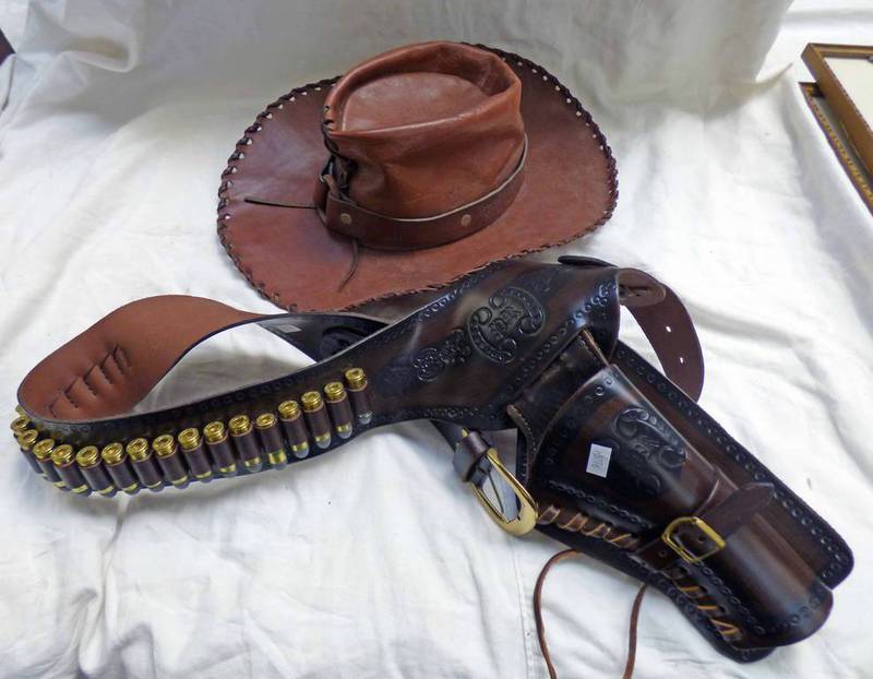 REPLICA WESTERN STYLED GUN BELT AND HOLSTER WITH REPLICA 45 COLT BULLETS ALONG WITH A COW BOY HAT