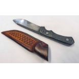 HORAN KNIFE WITH 14CM LONG BLADE MARKED 'HORAN' AND '1084' WITH CARBON FIBRE STYLE HANDLE IN A