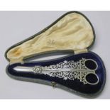 PAIR OF SILVER GRAPE SCISSORS WITH DECORATIVE HANDLES BY MAPPIN & WEBB IN FITTED CASE,