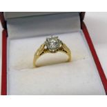 18CT GOLD DIAMOND SOLITAIRE RING, THE BRILLIANT CUT DIAMOND APPROX 0.