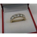 18CT GOLD 7 STONE DIAMOND SET RING, APPROX 0.50 CARATS IN TOTAL.