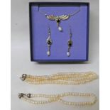 FRESHWATER PEARL NECKLACE AND BRACELET,