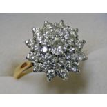 AN 18CT GOLD DIAMOND FLOWER HEAD CLUSTER RING