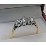 18CT GOLD 3 STONE DIAMOND RING, THE BRILLIANT CUT DIAMONDS APPROX 1.