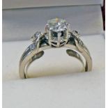 18K WHITE GOLD DIAMOND SOLITAIRE RING, THE BRILLIANT CUT DIAMOND APPROX 0.