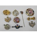 VARIOUS AGATE BROOCHES,