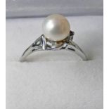 CULTURED PEARL SET RING IN WHITE METAL SETTING MARKED 18K