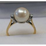18K GOLD CULTURED PEARL & DIAMOND 3-STONE RING, THE PEARL 9.
