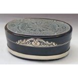 SILVER MOUNTED OVAL HORN SNUFF BOX WITH FILIGREE DECORATED TOP