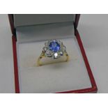 SAPPHIRE & DIAMOND SET CLUSTER RING, THE OVAL SHAPED SAPPHIRE OF APPROX. 1.