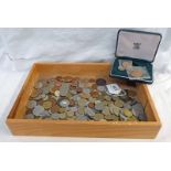 SELECTION OF FOREIGN COINAGE TO INCLUDE 1923 HALF RUPEE, 1889 GUERNSEY 8 DOUBLES, VARIOUS US,