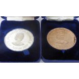 1977 ELIZABETH II SILVER JUBILEE COMMEMORATIVE MEDALS WITH ONE STRUCK IN SILVER & THE OTHER IN