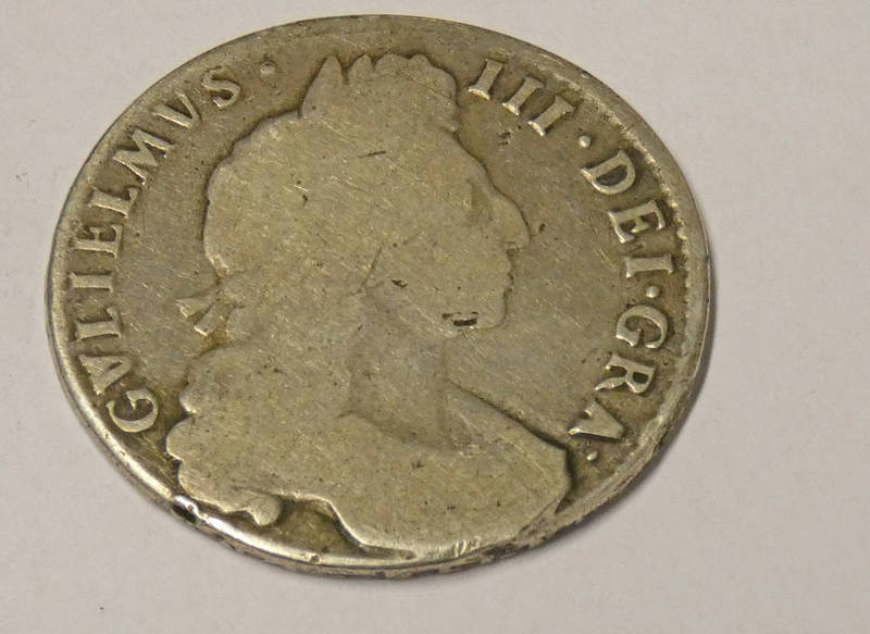 16** WILLIAM III HALF CROWN - DATE RUBBED BUT THOUGHT TO BE 1697