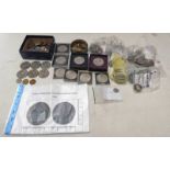 SELECTION OF VARIOUS UK & FOREIGN COINAGE TO INCLUDE COMMEMORATIVE CROWNS, 1792 TOKEN, SILVER PENNY,