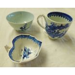 MID-LATE 18TH CENTURY BLUE & WHITE PORCELAIN TO INCLUDE A WORCESTER TEACUP,