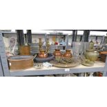 SELECTION OF VARIOUS COPPER & BRASS WARE OVER ONE SHELF