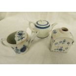 MID-LATE 18TH CENTURY BLUE & WHITE ENGLISH PORCELAIN TO INCLUDE A LOWESTOFT FEEDING CUP - 10CM HIGH,