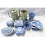 A GOOD SELECTION OF BLUE AND WHITE WEDGWOOD WARE,