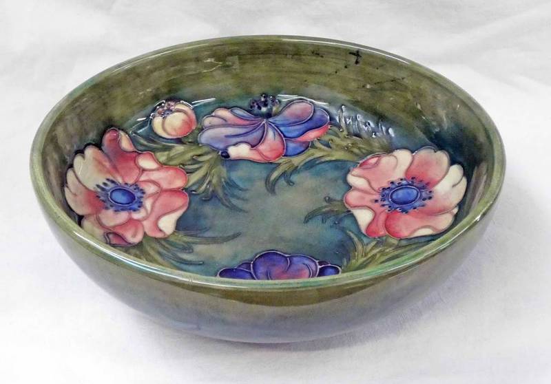 MOORCROFT BOWL DECORATED WITH ANEMONES WITH GREEN INITIALS TO BASE - 22CM DIAMETER