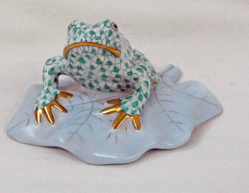 HEREND PORCELAIN GREEN & BLUE FROG - 7.5CM LONG Condition Report: In good condition.