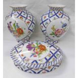 SET OF 3 PORCELAIN ROYALE FLORAL DECORATED VASES AND A LIDDED POT - 17CM TALL