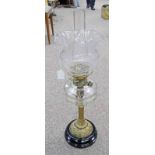 EARLY 20TH CENTURY PARAFFIN LAMP WITH CLEAR GLASS FONT,