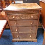 20TH CENTURY OAK 4 DRAWER GRADUAL CHEST 69 CM TALL X 48 CM WIDE X 32 CM DEEP