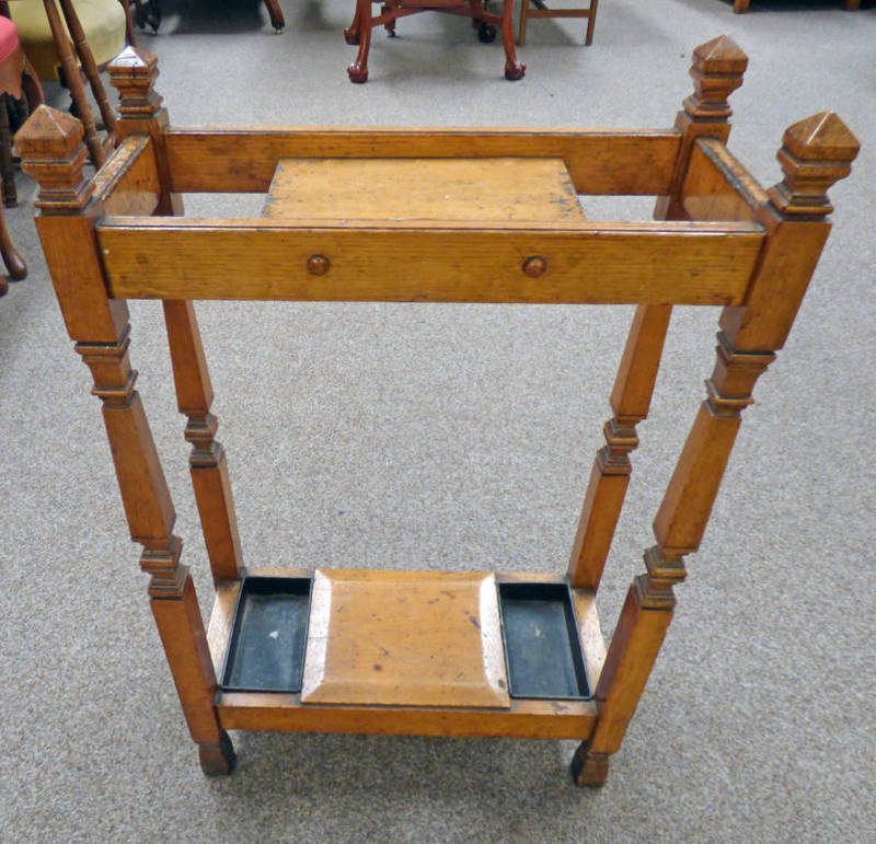 LATE 19TH CENTURY OAK STICK STAND ON SQUARE SUPPORTS - 76 CM