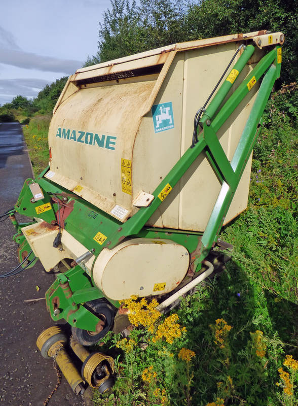 AMAZONE GREENKEEPER GHL 135 - YEAR 2013 TRACTOR MOUNTED MOWER / SCARIFIER AND EAF COLLECTOR