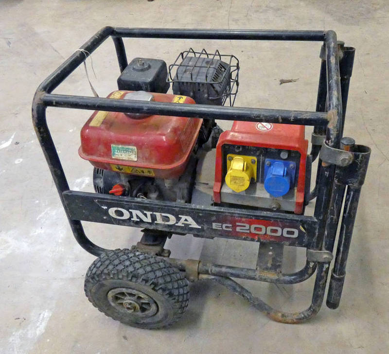 HONDA EC2200 GENERATOR - YEAR 2010 115/230 V PORTABLE GENERATOR