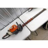 STIHL HS82RC HEDGETRIMMER - YEAR 2017 2 STROKE PROFESSIONAL HEDGE TRIMMER WITH 30" DOUBLE SIDED