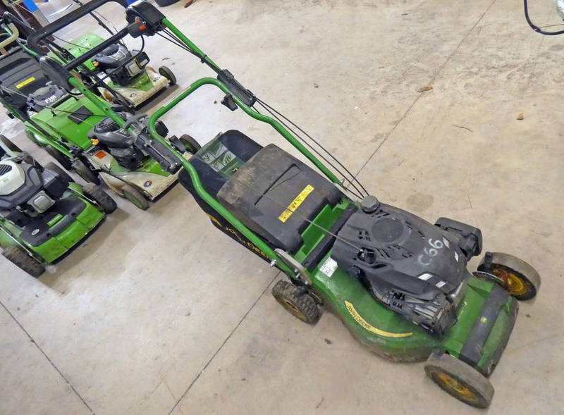 JOHN DEERE PRO 47V WITH MULCH KIT - YEAR 2017 18" CUT 2 STROKE 160CC SELF PROPELLED ROTARY MOWER