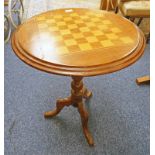 19TH CENTURY MAHOGANY CENTRE PEDESTAL CHESS TABLE