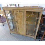 LATE 19TH/EARLY 20TH CENTURY WALNUT DISPLAY CABINET WITH 2 ASTRAGAL GLASS DOORS ON QUEEN ANNE