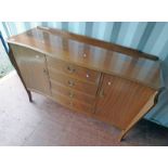 20TH CENTURY MAHOGANY SIDEBOARD WITH 4 DRAWERS & 2 PANEL DOORS 95CM TALL X 140CM WIDE