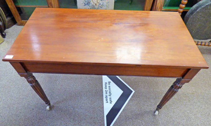 19TH CENTURY MAHOGANY SIDE TABLE ON REEDED SUPPORTS - 107CM WIDE