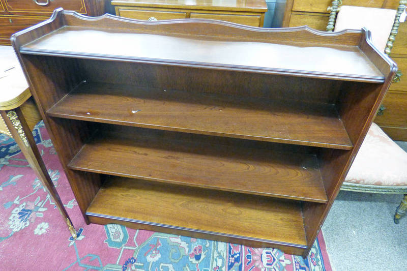 MAHOGANY OPEN BOOKCASE WITH 2 FITTED SHELVES LENGTH 107CM