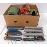 SELECTION OF 00 GAUGE ITEMS INCLUDING LOCOMOTIVES CARRIAGES ETC