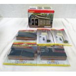 SELECTION OF HORNBY SKALEDALE OO GAUGE SCENIC ACCESSORIES INCLUDING R8850 - SKALEDALE EAST ENGINE