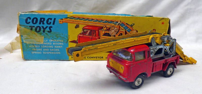 CORGI TOYS 64 - WORKING CONVEYOR ON FORWARD CONTROL JEEP F.C - 150.