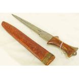 AN EASTERN DAGGER WITH DOUBLE EDGE FULLERED STEEL BLADE, 28CM AND WAISTED WOODEN GRIP,