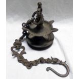 19TH CENTURY EASTERN BRASS LAMP HOLDER ON CHAIN - TOTAL HEIGHT 61 CMS