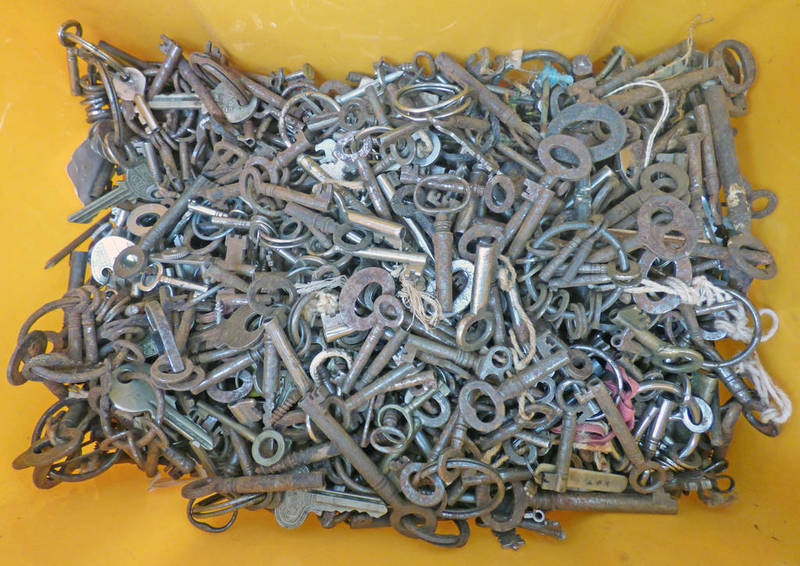 LARGE SELECTION OF 19TH & 20TH CENTURY KEYS